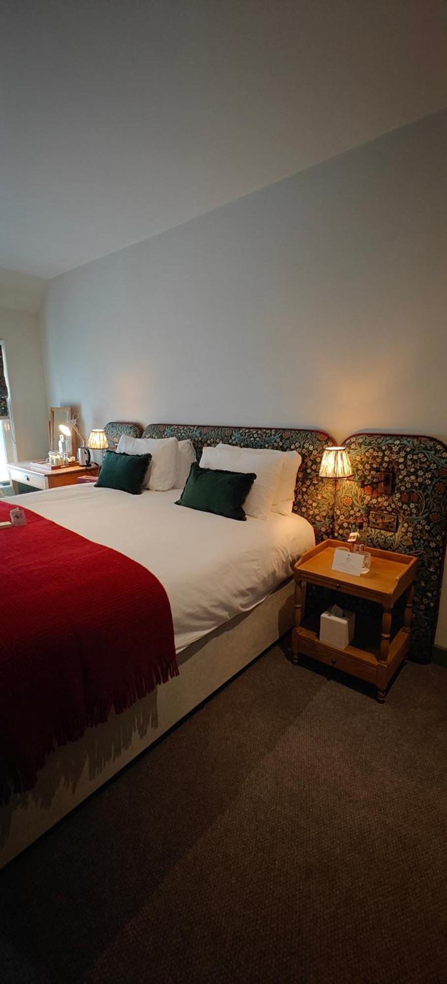 Bel And The Dragon-Odiham Hotell Exteriör bild