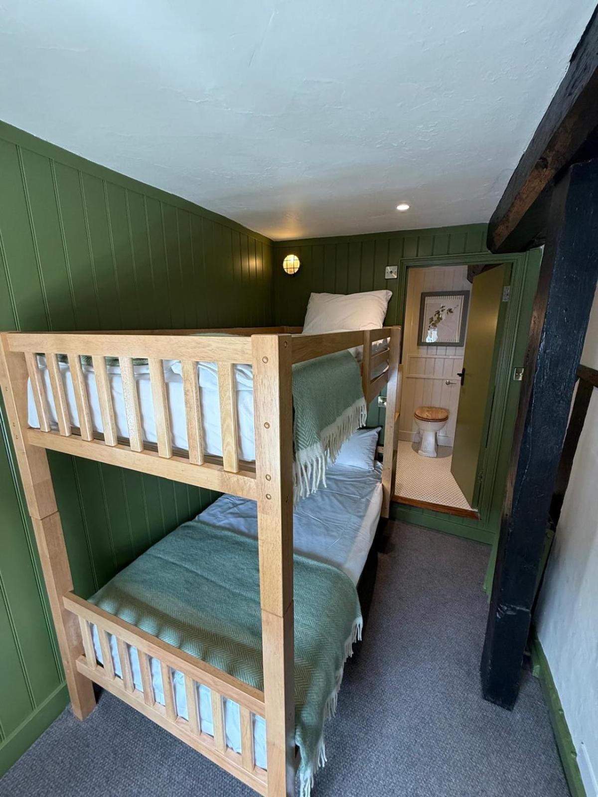 Bel And The Dragon-Odiham Hotell Exteriör bild