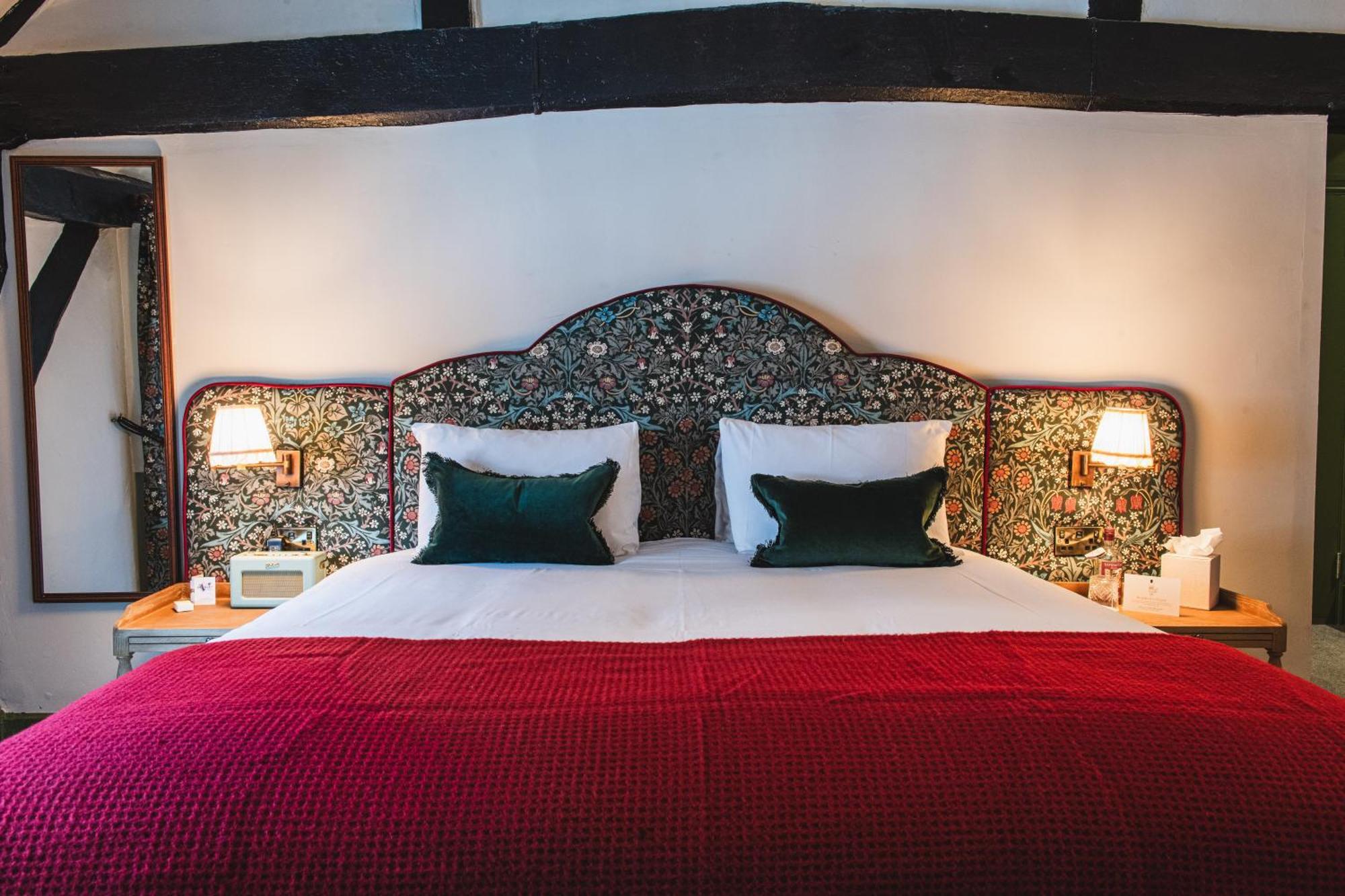 Bel And The Dragon-Odiham Hotell Exteriör bild